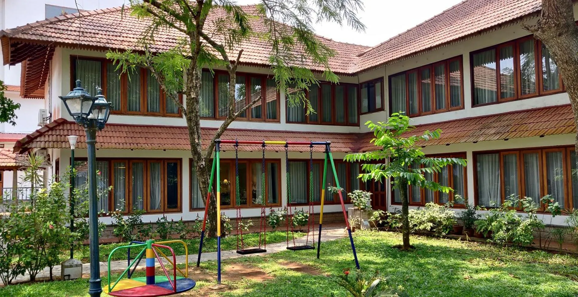 Hotel Backwater Ripples Kumarakom