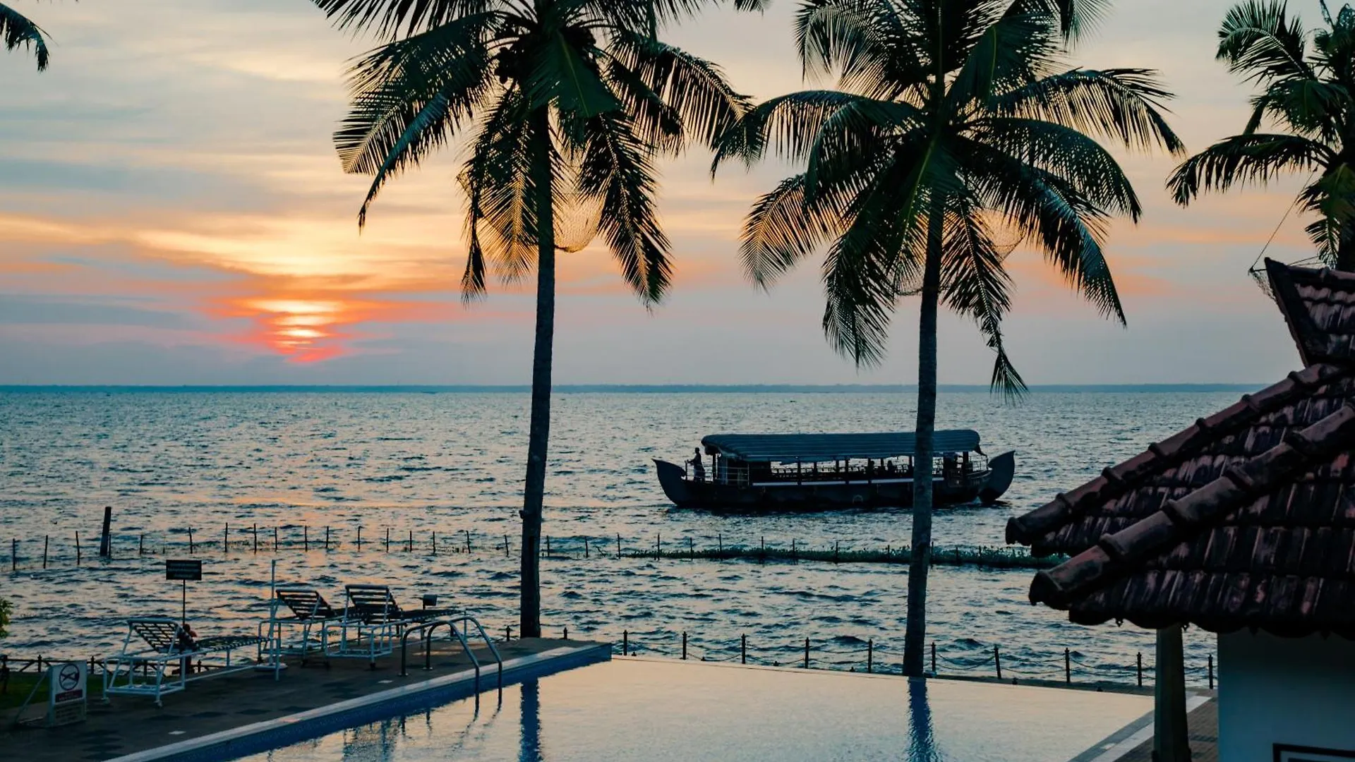 Hotel Backwater Ripples Kumarakom